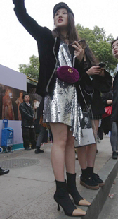 亮色裙装高跟肉丝美女