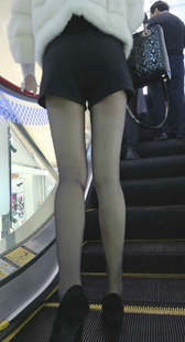 黑色短裤黑丝长腿高跟美少妇