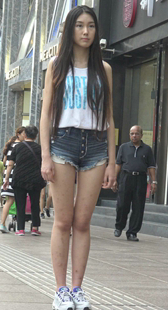 性感包臀牛仔热裤露白内美女