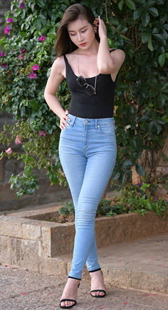 高跟牛仔大宽臀连体衣怎么方便？？