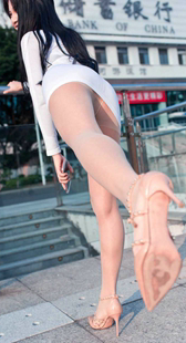 白色包臀短裙肉丝高跟美女