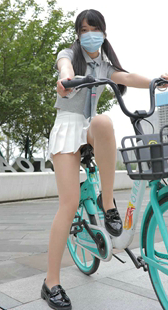 JK白短裙长发小姐姐