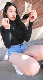 性感牛仔短裤美腿模特