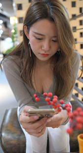 紧身白色瑜伽裤肥臀模特