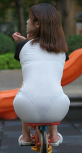 性感白短裙透丁字裤美女