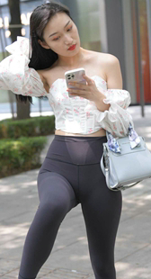 性感黑瑜伽裤肥臀模特