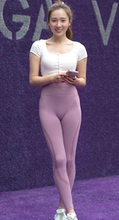 瑜伽健身裤金三角模特