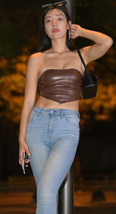 包臀牛仔裤金三角模特