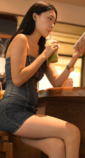 超短裙大宽臀模特