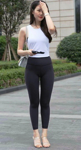 极品苹果臀骆驼趾倒三角女神