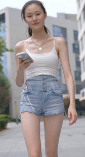 牛仔短裤长腿学妹