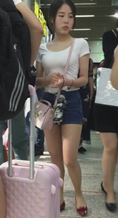 边走边喂奶的大屁股短牛