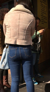 丰满超翘的年轻小姨