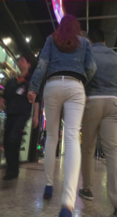 高挑白裤小少妇