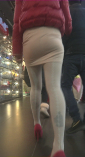 长时间跟拍短裙美女