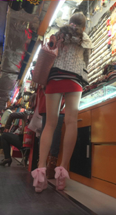 长时间跟拍超短裙美少妇
