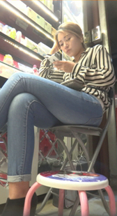 性感紧身牛仔少妇夹好紧