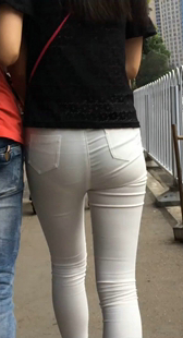 超紧白裤黑透黑内真是骚