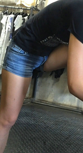 热裤三角区这姿势谁受得了