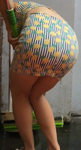 雨伞店花色包臀裙大臀老板娘