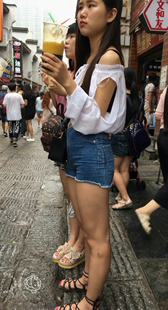 清秀的蓝牛翘臀美眉