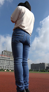 学样体育场模特成熟蓝牛少妇