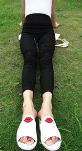 黑裤紧臀模特前后特写