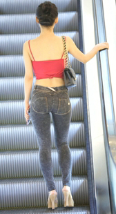 性感牛仔裤胸器骚妇佳佳