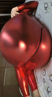 小爱红亮皮裤大骚臀特写