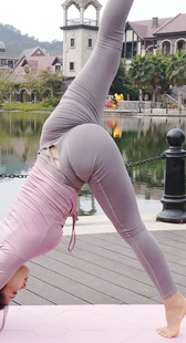 紧身灰色瑜伽紧臀模拍