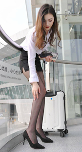 大长腿肉丝美足长发小姐姐