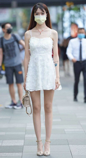 高跟超短白裙妹子