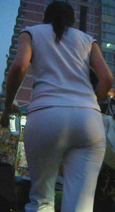 少女屁股看起来好软呀