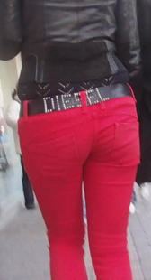 屁股大，走路好会扭