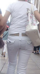 少妇屁股大又紧，走路扭得厉害