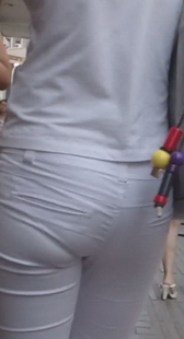 少妇屁股好会扭，勒得好紧