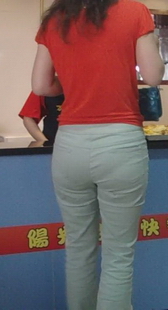 跟拍超市成熟少妇