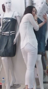 偷拍少妇全身都白又紧