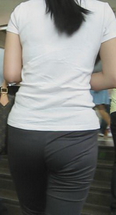 跟拍少妇屁股圆又大