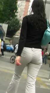 街拍白裤性感大屁股