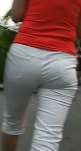 街拍少妇屁股圆又翘