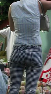 街拍格子紧裤提臀效果