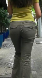 街拍绿紧裤圆臀的完美身段