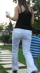 街拍身材丰满的白裤少妇