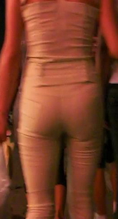 夜幕中的一抹诱惑白