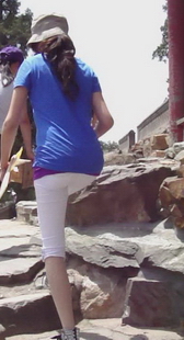 街拍白裤mm不断攀登中