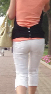 白裤显内内，身材显气质