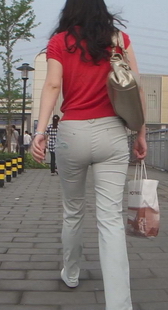 街拍美臀学生美女