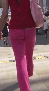 街拍绒裤和短裤mm，可能是学生