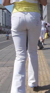 街拍白紧裤蕾丝小上衣mm